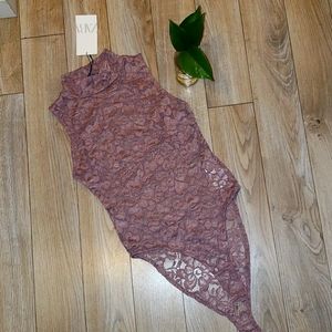 Lace bodysuit Lavender M